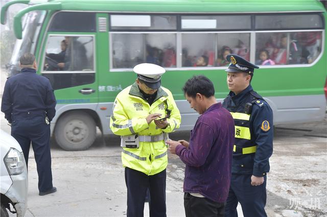 觀山湖區(qū)多部門聯(lián)合執(zhí)法 整治打擊“黑校車”