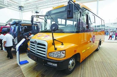 19座校車售價17萬 汽博會又來炫一把(圖) 19座校車售價17萬 汽博會又來炫一把